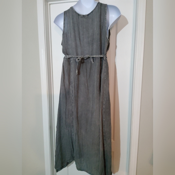 Sleeveless dress - Picture 3 of 5